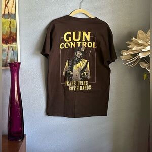 John Wayne the Duke Graphic T-Shirt “Gun Control Means Use Both Hands” -M- Brown
